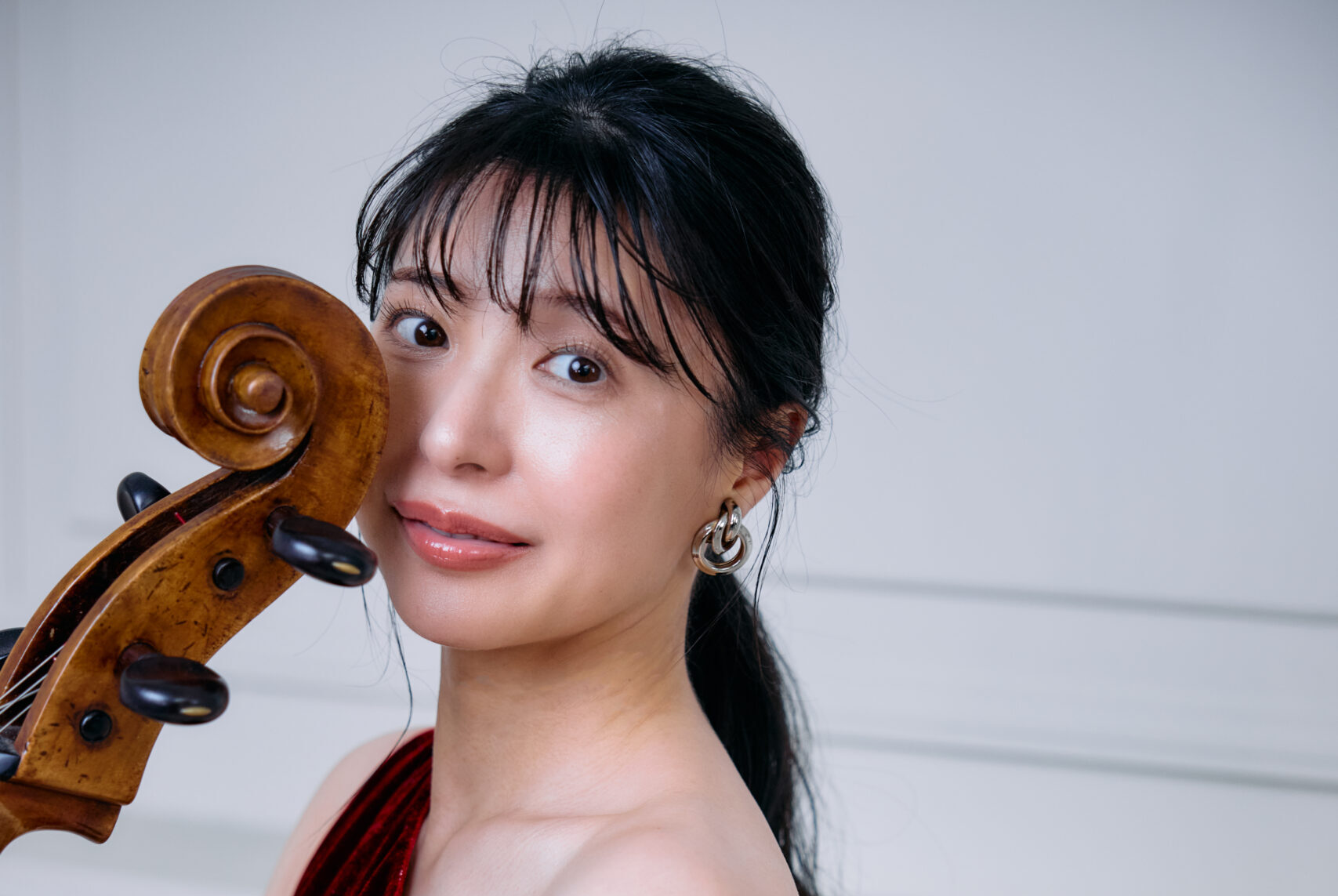 Hitomi Niikura – 新倉 瞳