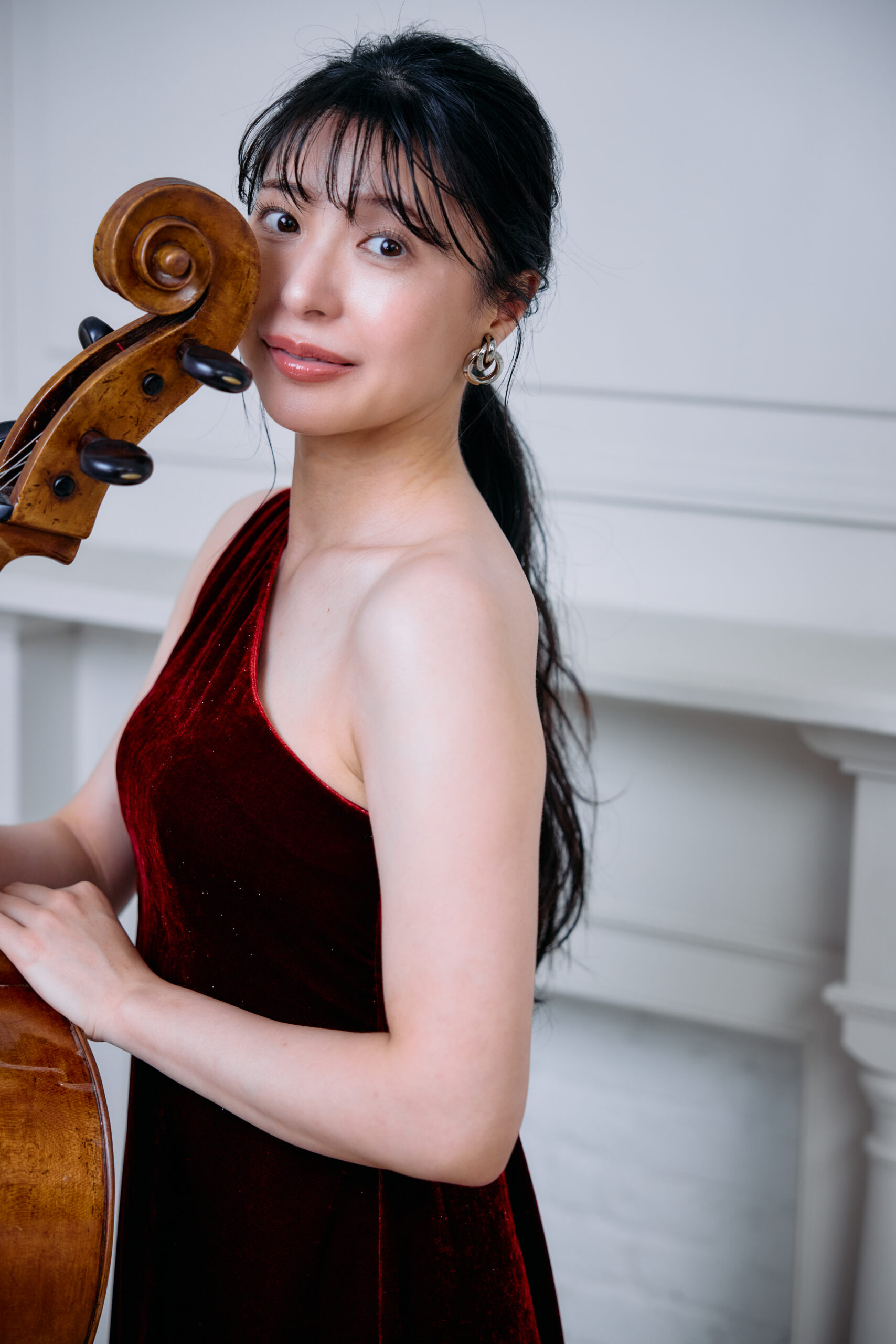 Hitomi Niikura – 新倉 瞳